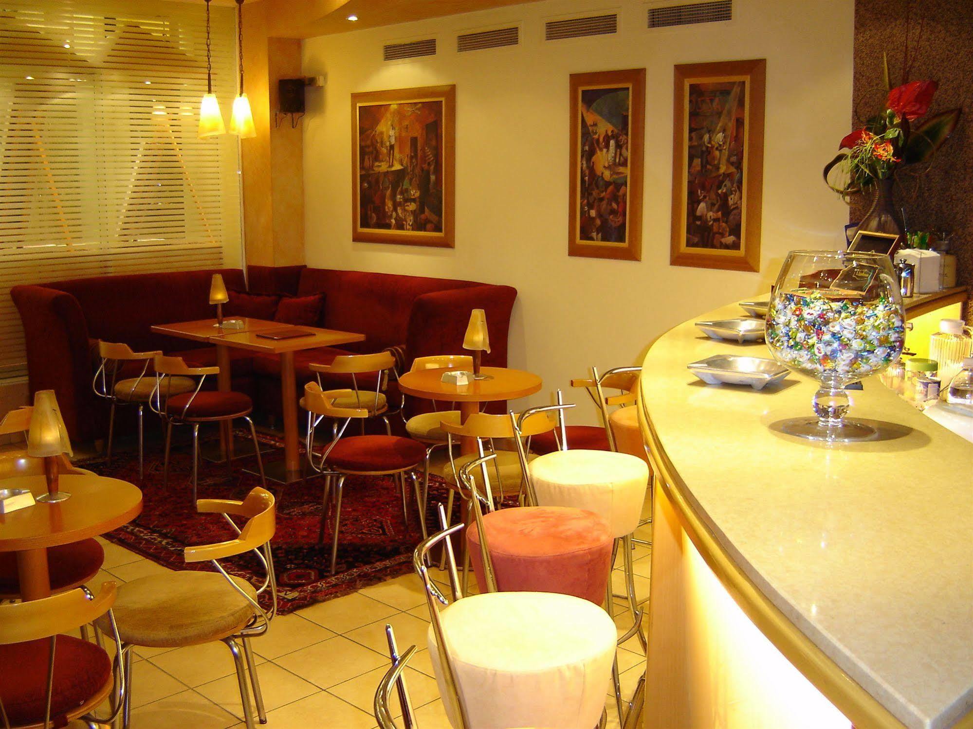 Nepheli Hotel Салоніки Ресторан фото